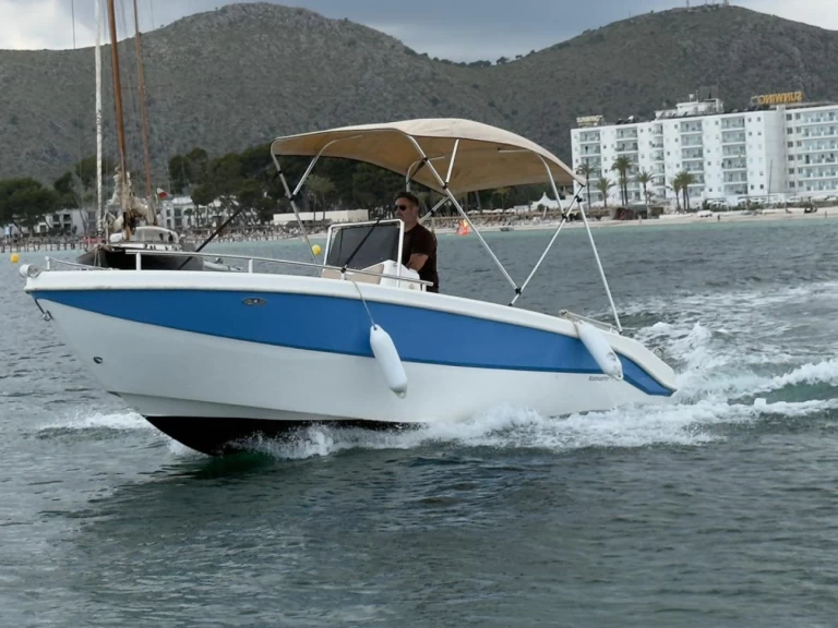 Kolmarine Teorema 20 charter bareboat eller skeppad i Port d'Alcudia