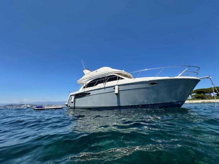 Meridian 341 Sedan charter bareboat eller skeppad i Mandelieu-la-Napoule