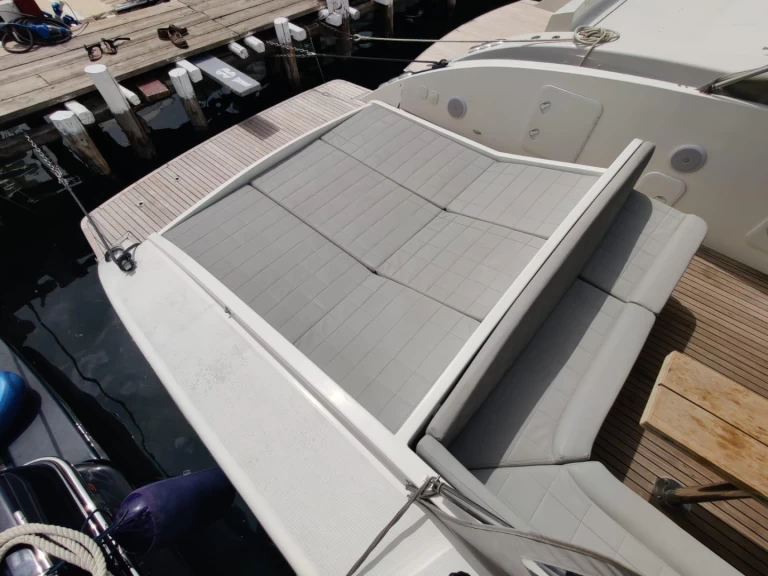 Tornado Tornado 45 charter bareboat eller skeppad i Neapel