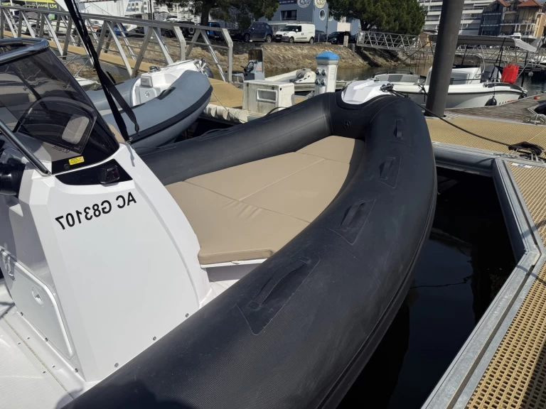 Uthyrning RIB Ranieri med en båtlicens 