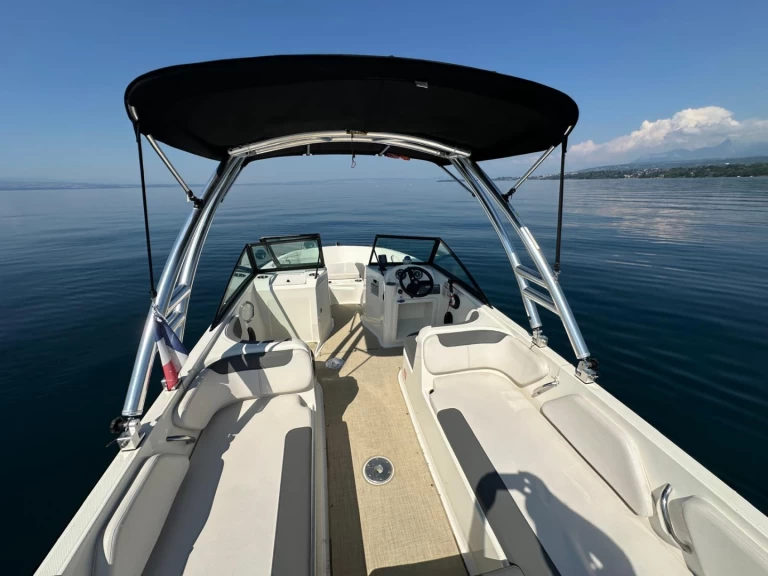 Bayliner E7 charter bareboat eller skeppad i Amphion-les-Bains