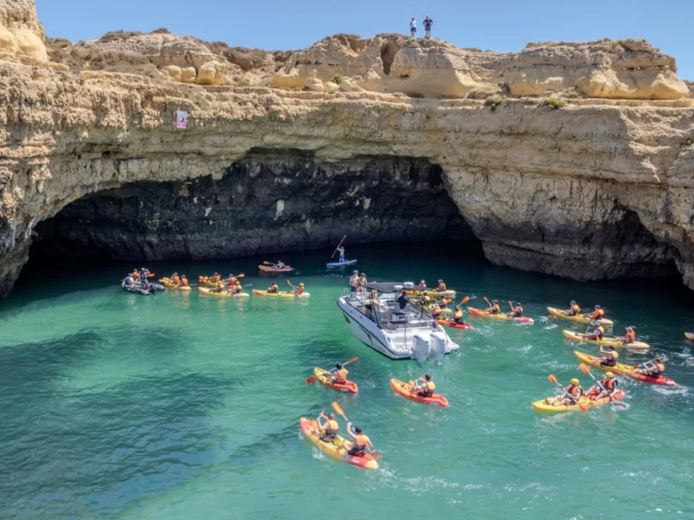Uthyrning Motorbåt  Finnmaster med en båtlicens 