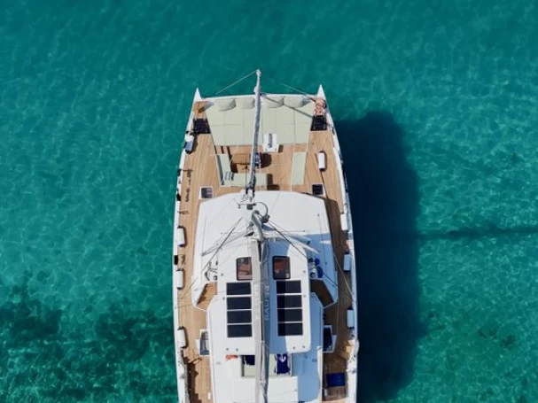 Bali Bali 5.4 charter bareboat eller skeppad i Le Marin