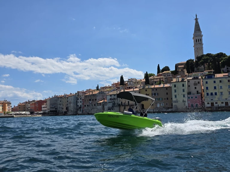 Uthyrning Motorbåt  ROTO med en båtlicens 