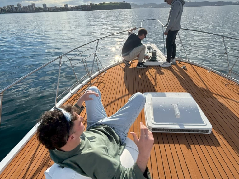 Hatteras Hatteras 46 convertible charter bareboat eller skeppad i Gijón