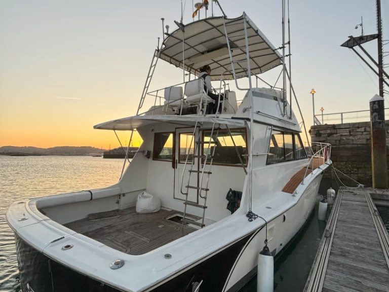 Hyr en Hatteras Hatteras 46 convertible Gijón 