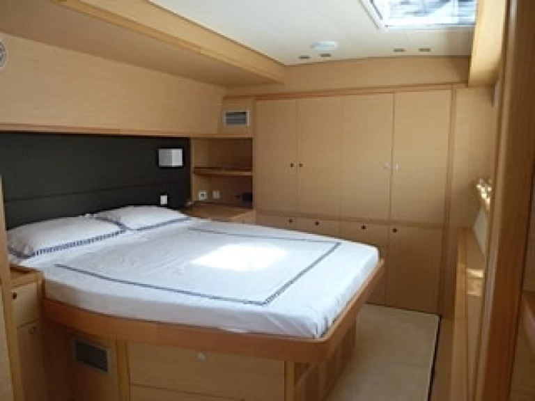 Lagoon Lagoon 620 charter bareboat eller skeppad i Cugnana Verde