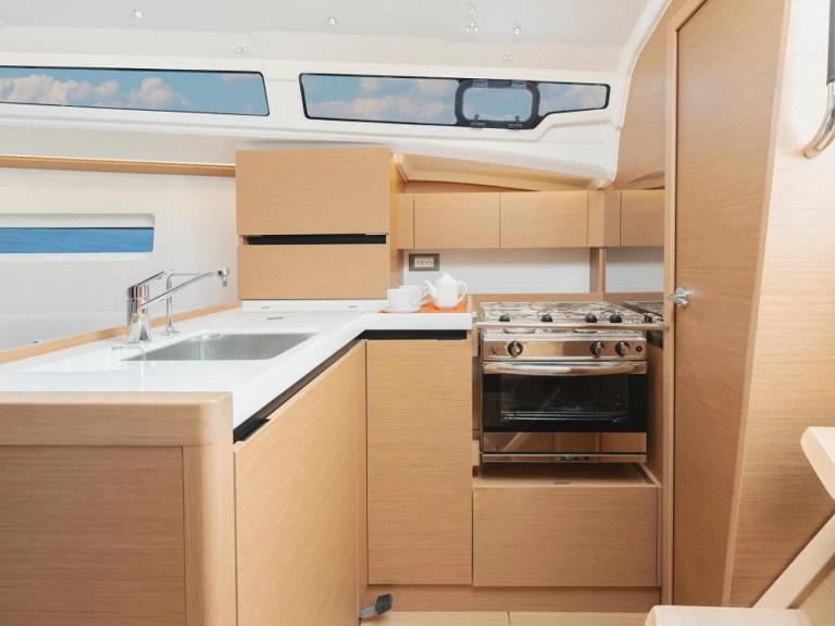 Hyra Segelbåt  med eller utan skeppare Jeanneau Hyeres 