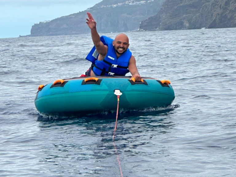 Bombard Explorer 640 SB charter bareboat eller skeppad i Porto do Funchal