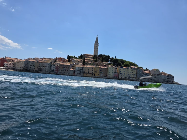 Yacht charter Rovinj billig Roto 450 basic 6ho