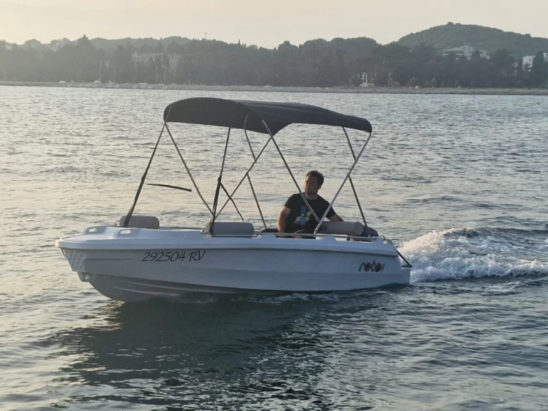 Uthyrning Motorbåt  ROTO med en båtlicens 