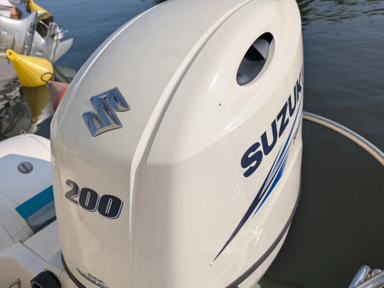 Hyr en Joker Boat Wide 700 Hyeres 