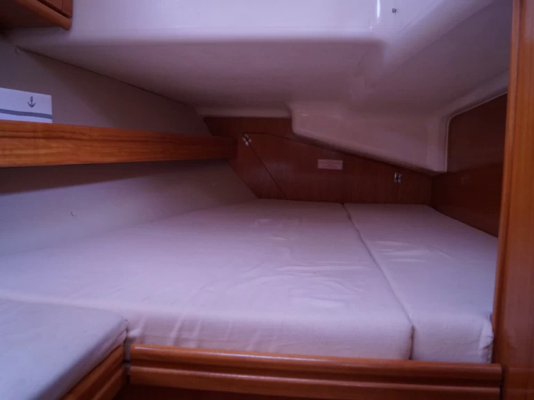 Hyr en Bavaria Bavaria 40 Cruiser Alicante 