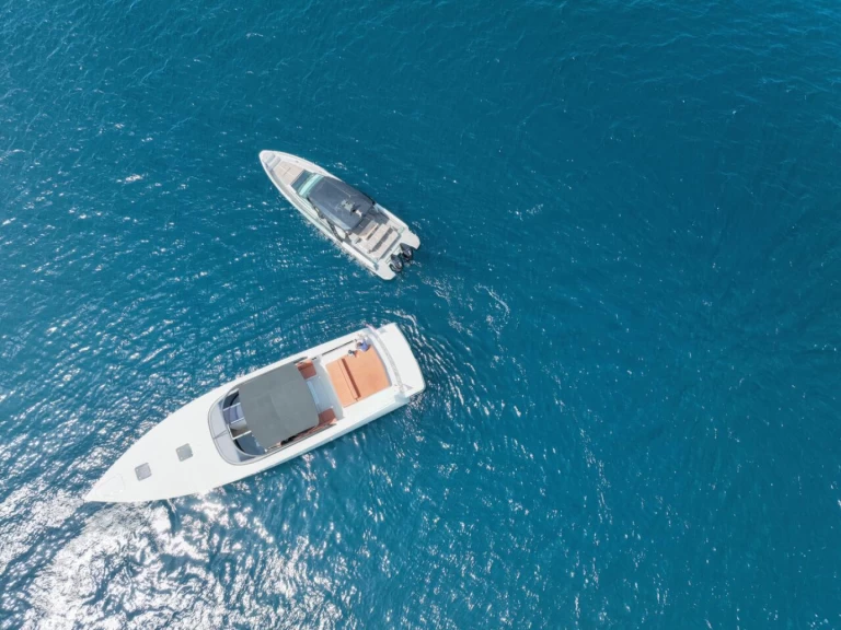 Saxdor Saxdor 320 GTO charter bareboat eller skeppad i Golfo Aranci