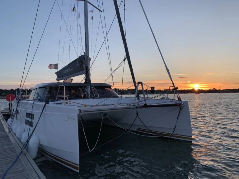 Hyra Katamaran  med eller utan skeppare Nautitech Cannes 