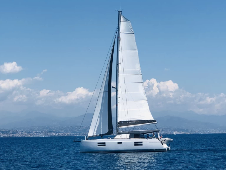 Nautitech Nautitech 40 Open  charter bareboat eller skeppad i Cannes