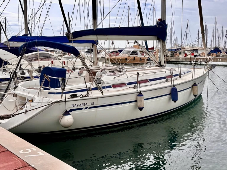 Yacht charter Sanremo billig Bavaria 38