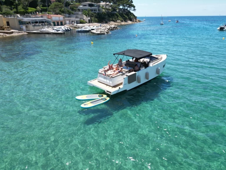 Uthyrning Motorbåt  De Antonio Yacht med en båtlicens 