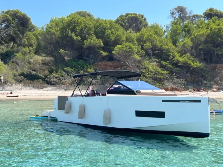 De Antonio Yacht D33 Cruiser charter bareboat eller skeppad i Bandol