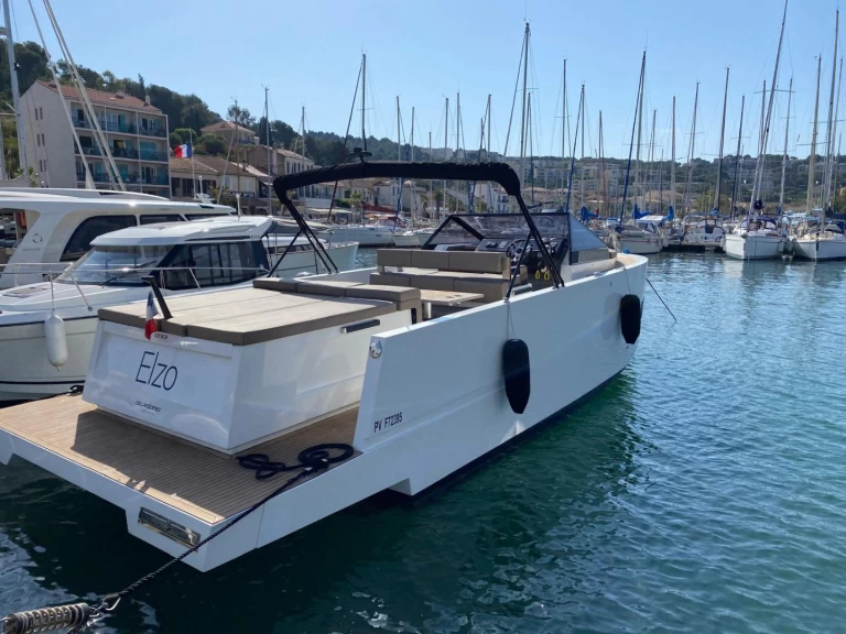 Hyr en De Antonio Yacht D33 Cruiser Bandol 