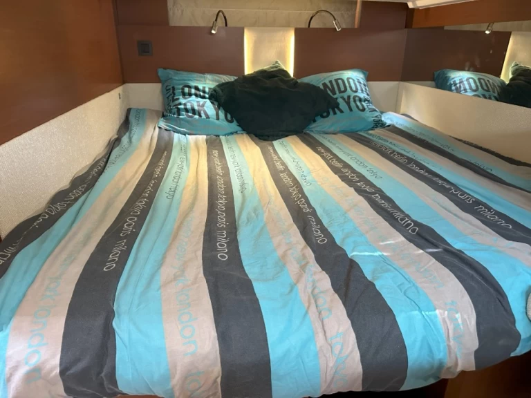 Uthyrning Motorbåt  Jeanneau med en båtlicens 