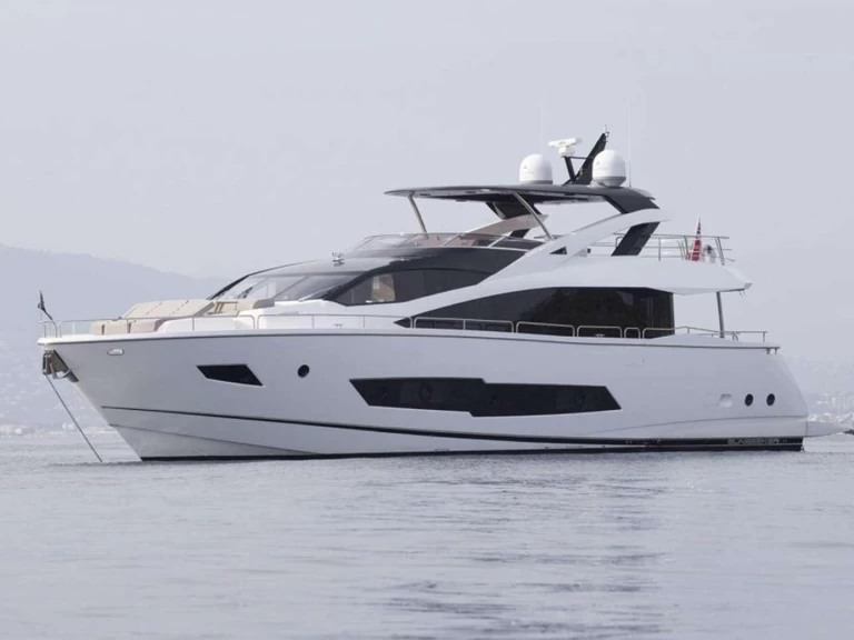 Vanquish 82 charter bareboat eller skeppad i Ibiza Town