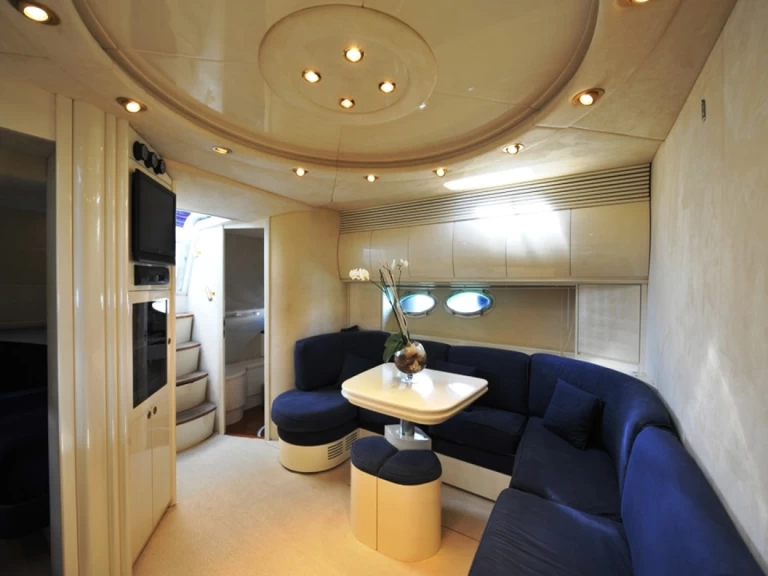 Pershing Pershing 54 charter bareboat eller skeppad i Poltu Quatu