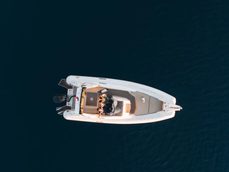 Hyra Motorbåt  med eller utan skeppare Solemar Makarska 