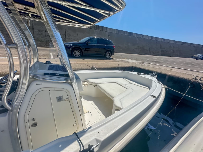 Yacht charter Marina de Palamós billig Boston Whaler 220 Outrage