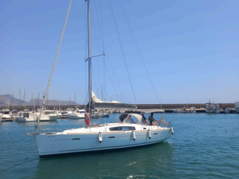 Bénéteau Oceanis 40 charter bareboat eller skeppad i Puerto Altea