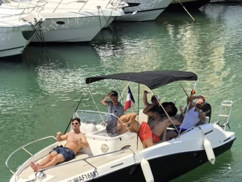 Hyr en Quicksilver Activ 605 Sundeck Fréjus 