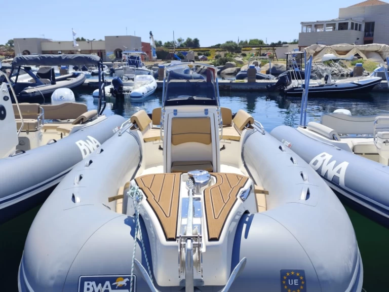 Bwa Sport 22 GTO charter bareboat eller skeppad i Villasimius