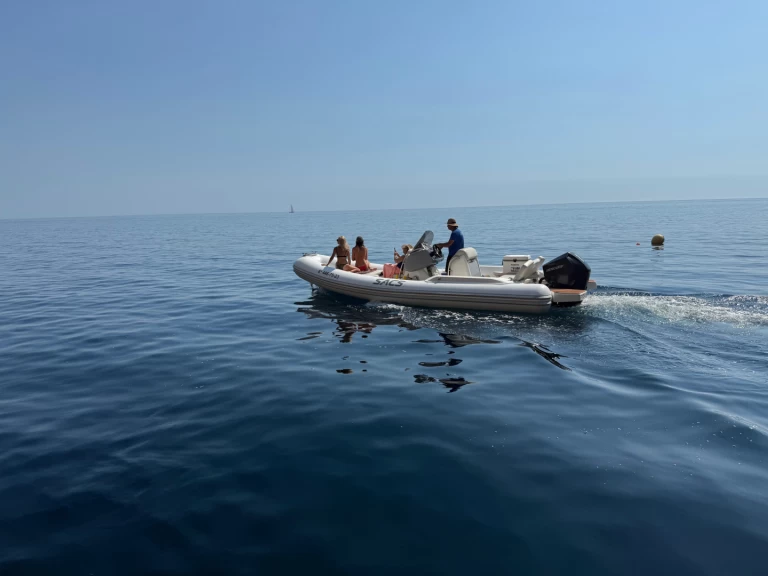 Sacs Sacs S 700 charter bareboat eller skeppad i l'Estartit