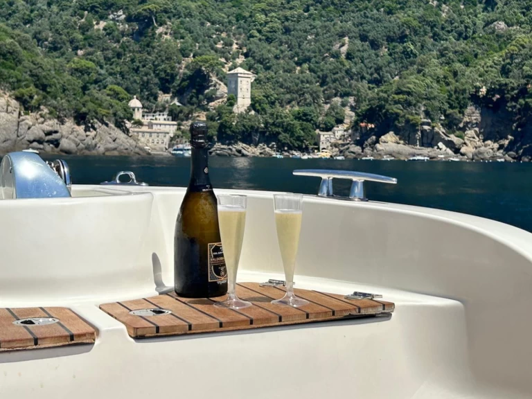 Uthyrning RIB Italiamarine med en båtlicens 