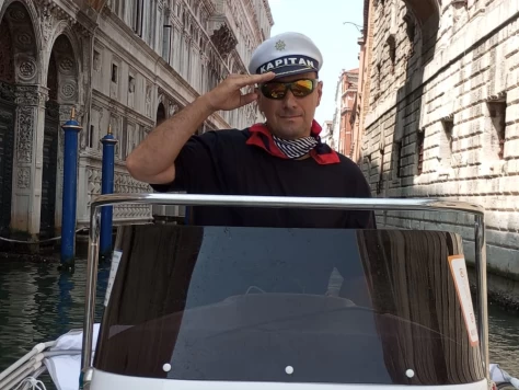 Bluline Bluline 19 Ft Open Plus charter bareboat eller skeppad i Venice