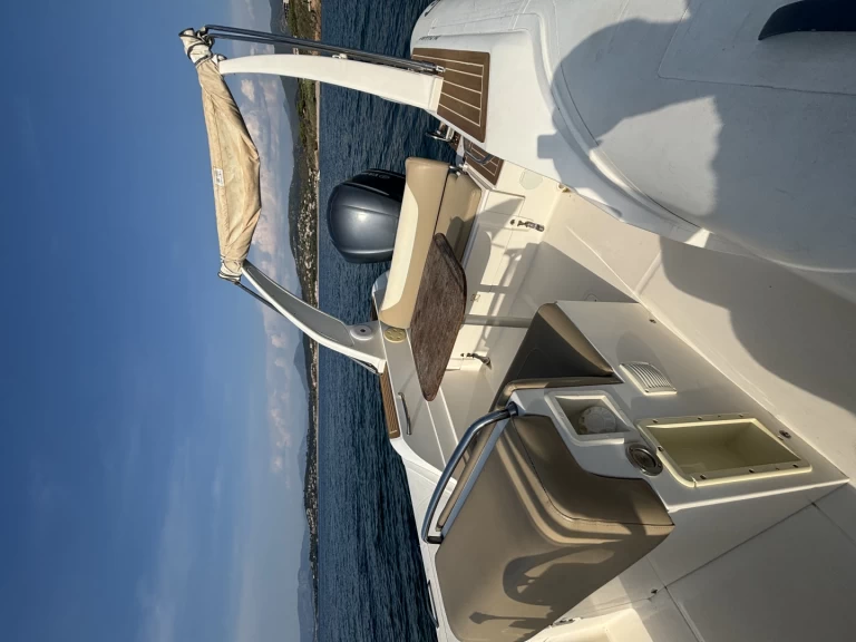 Capelli Tempest 770 charter bareboat eller skeppad i Ajaccio