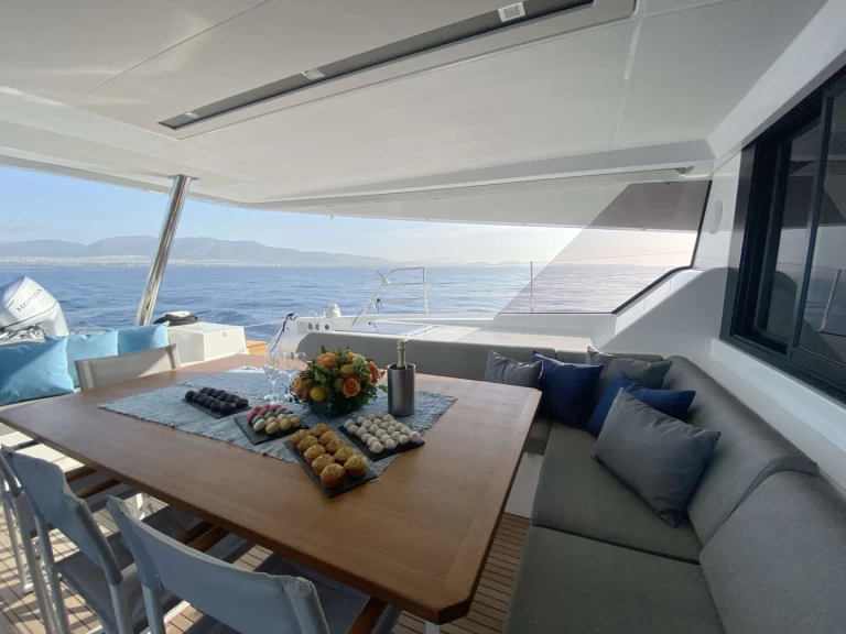 Uthyrning Lyx yacht Fountaine Pajot med en båtlicens 