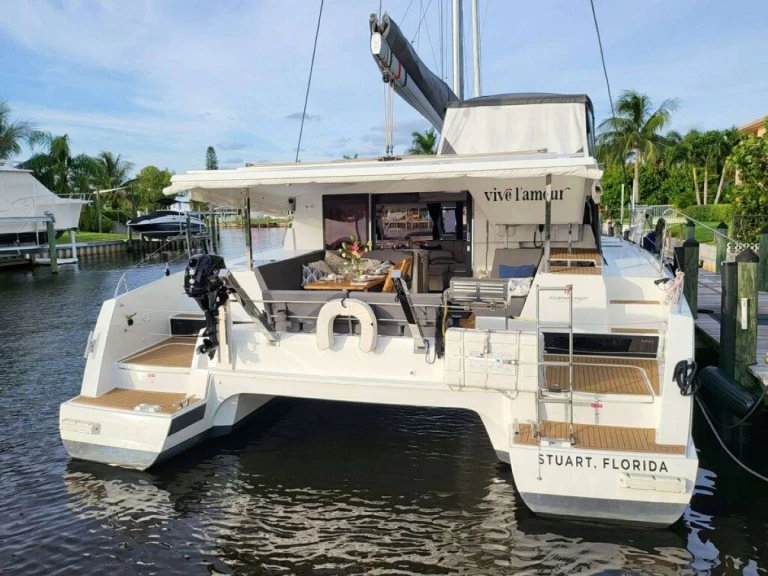Fountaine Pajot VIVE L'AMOUR charter bareboat eller skeppad i Bahamas 
