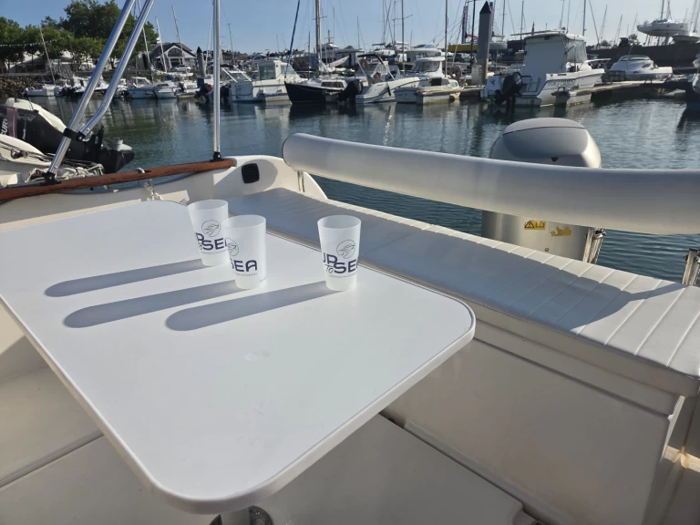 Uthyrning Motorbåt  Ocqueteau med en båtlicens 