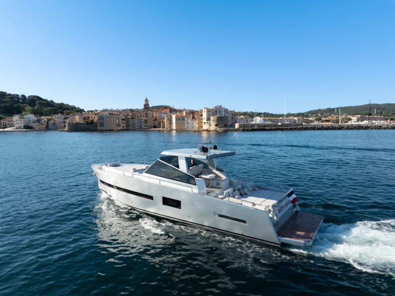 Hyr en Bénéteau Oceanis 37 Saint-Tropez 