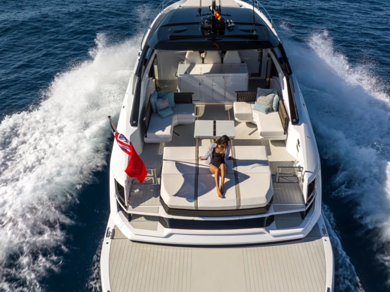 Yacht charter Cogolin billig SuperHawk55
