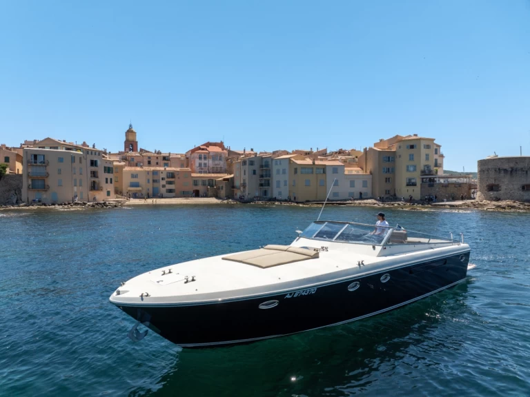 Itama ITAMA 42 charter bareboat eller skeppad i Saint-Tropez