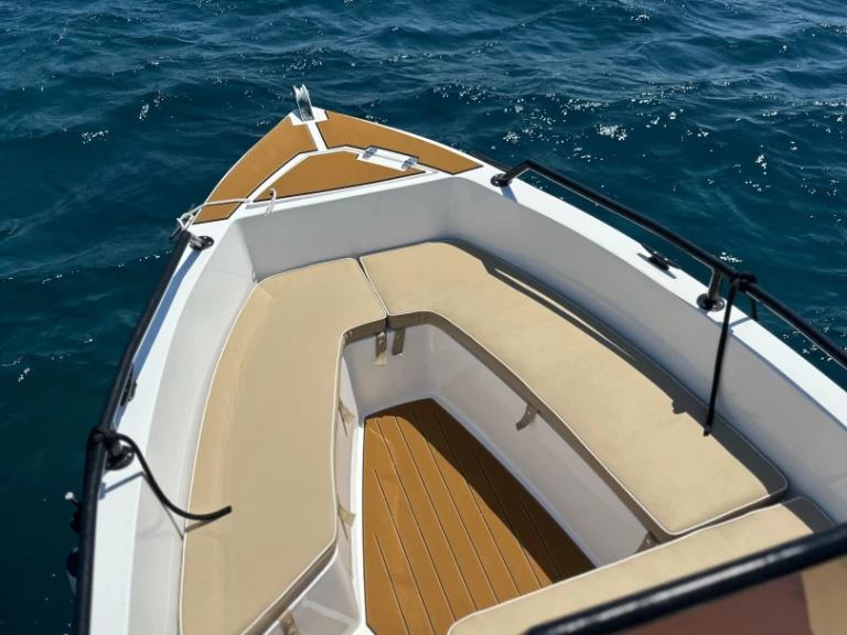 BravaBoats BF 470 charter bareboat eller skeppad i Roses