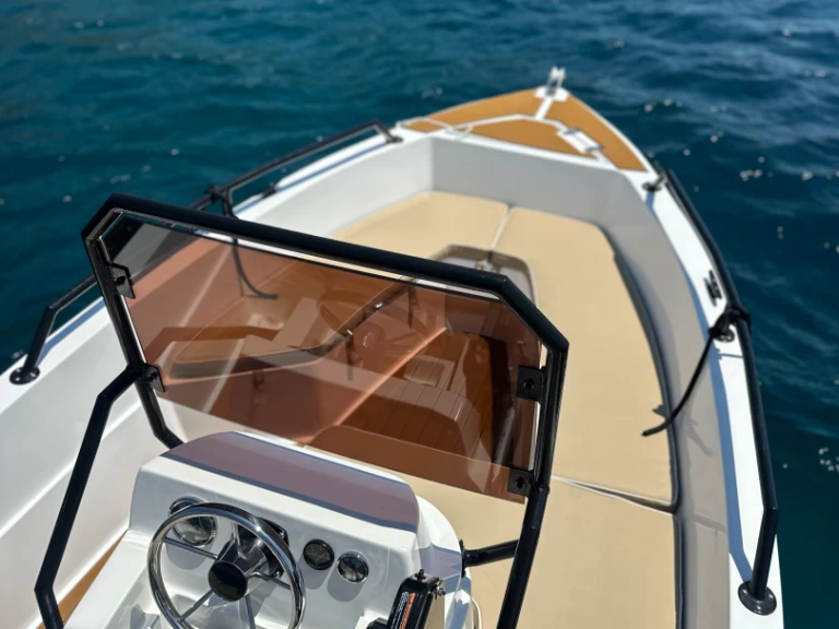 Hyr en BravaBoats BF 470 Roses 