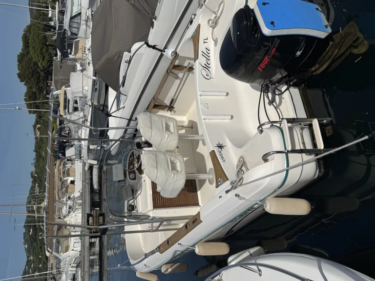 Uthyrning Motorbåt  Jeanneau med en båtlicens 