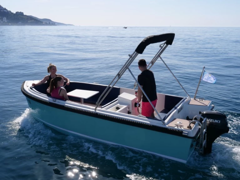 Maxima 500 charter bareboat eller skeppad i Roses