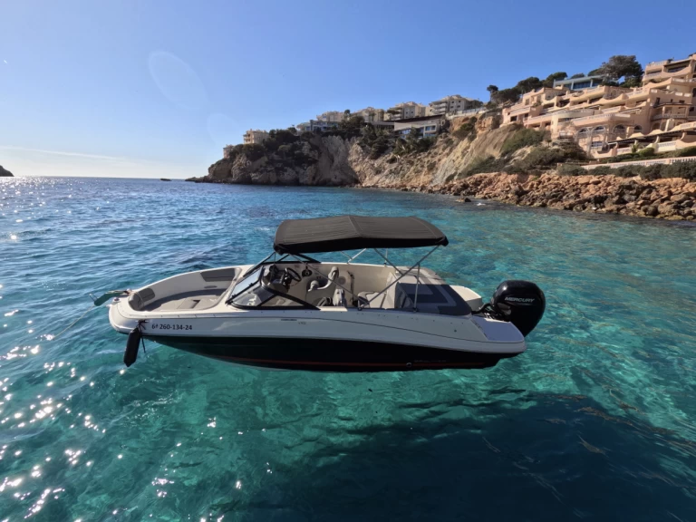 Bayliner VR5 charter bareboat eller skeppad i Club Nàutic Santa Ponsa