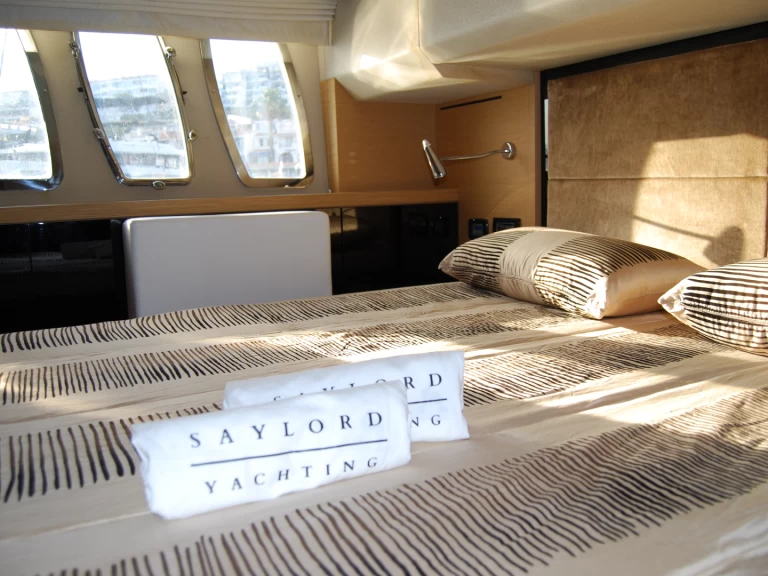 Sessa Marine C46 charter bareboat eller skeppad i Sitges