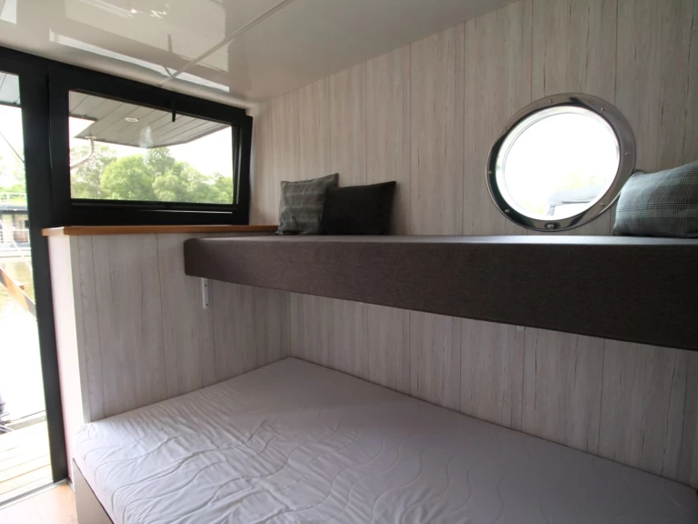 Yacht charter Zehdenick billig Hausboot MOSES