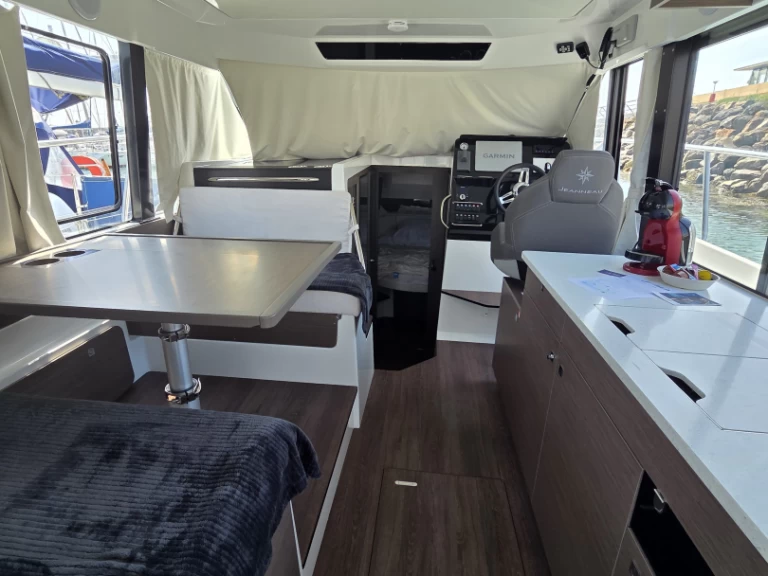 Hyra Motorbåt  med eller utan skeppare Jeanneau Talmont-Saint-Hilaire 